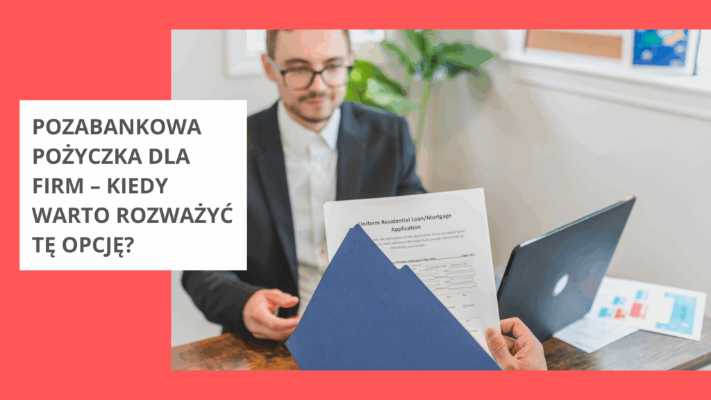 Mężczyzna siedzi przy biurku i przegląda dokumenty 